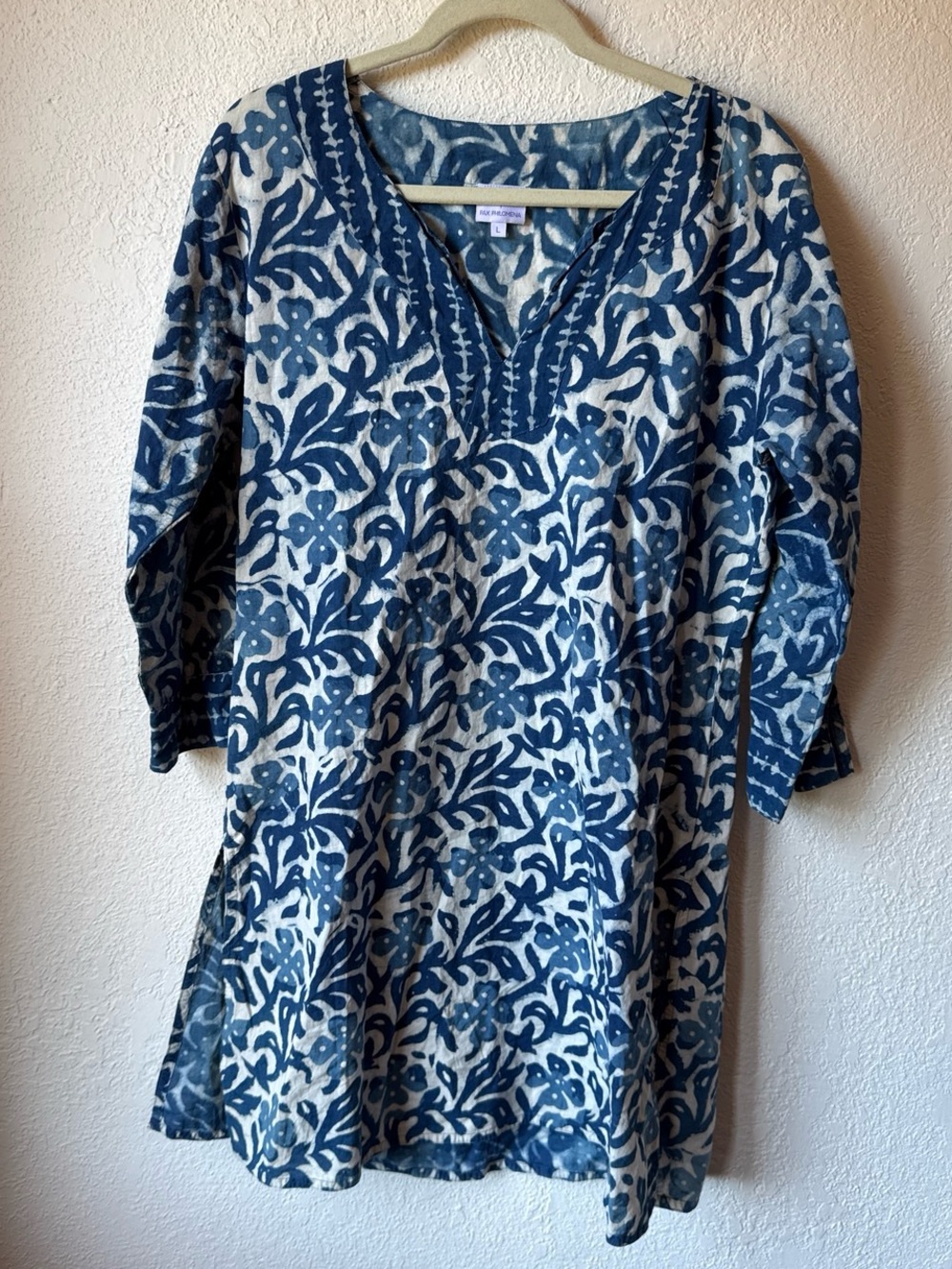 Women's Indigo Floral V-Neck Tunic - Blue & White